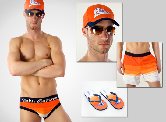 Pánské plavky slavného návrháře Johna Galliana