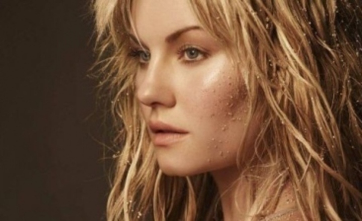 Sexy Elisha Cuthbert Sexy Elisha Cuthbert