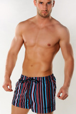 Muž v pruhovaných trenýrkách