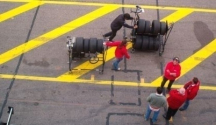 Formule 1 - Monako ovládl Alonso Fotografický záběr shora na depo formule 1