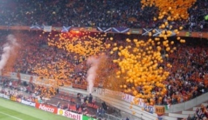 MS ve fotbale - forma se vrací včas Fotografie na plnou tribunu fanoušků