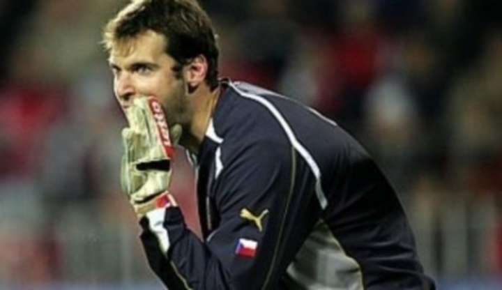 Fotbal má svého krále Fotbalový brankář Petr Čech zachycen při pokřiku na ostatní spoluhráče