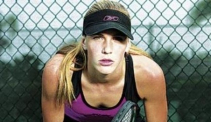 Roland Garros - Vaidišová už v semifinále French Open 2006 Tenistka Nikola Vaidišová zachycena při hře