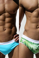 Oboustranné plavky jsou originální a praktické.