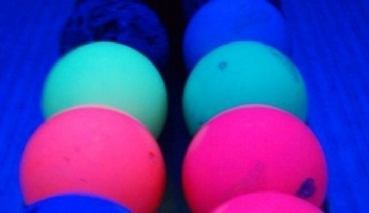 Bowling - sport i pro hospodské povaleče Fotografie zachycující bowlingové koule