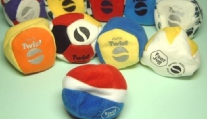 Footbag - k čemu mohou být dobré fazole Detailní fotografie footbagu