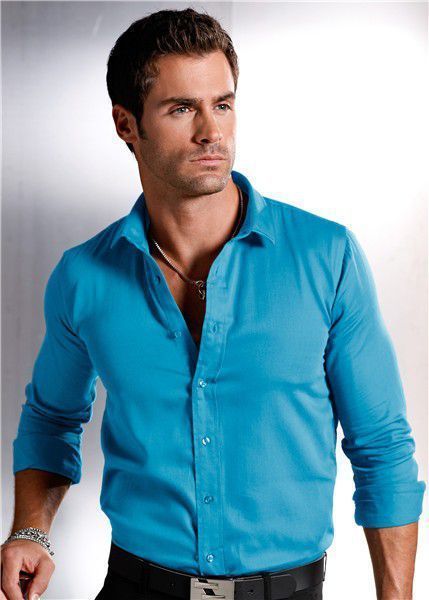 Fotografie muže v modré košili