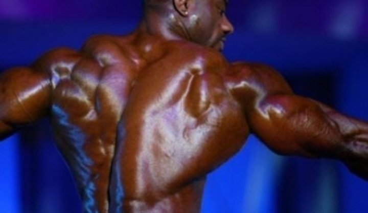 Ironman a hra svalů Detailní fotografie zad kulturisty