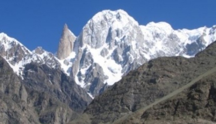 Ledovec - vytrvalý bílý mohykán Fotografie zachycující vrcholek ledovce