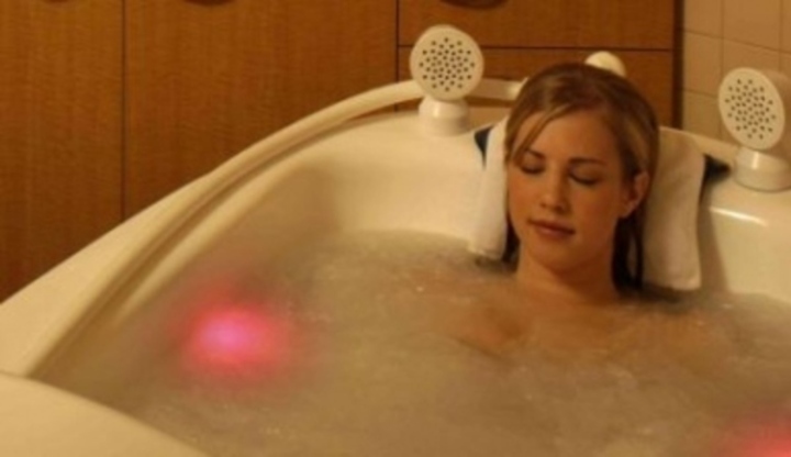 Vichy - v srdci Francie Fotografie ženy při hydroterapii