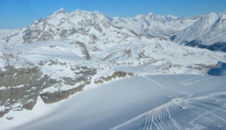 Val d´Isere - lyžování 2006/2007 - nabídka pro náročné Fotografie zasněženého údolí Val d´Isere