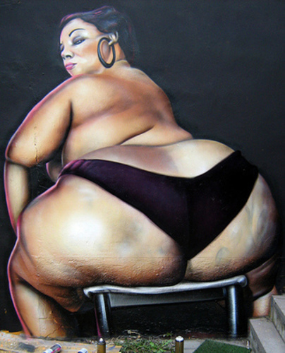 Kreslený obrázek znázorňující nadměrné ženské pozadí