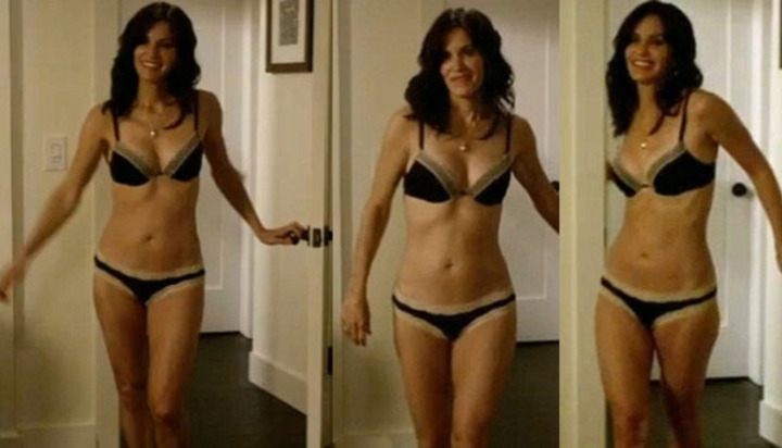 Americká herečka Country Cox na fotce ve spodním prádle