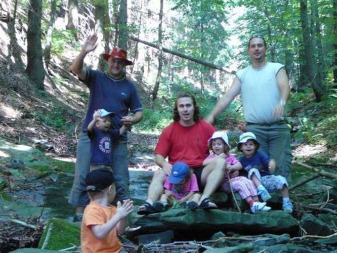 Pánská jízda s dětmi aneb Expedice apalucha Fotografie rodiny při výletě v přírodě