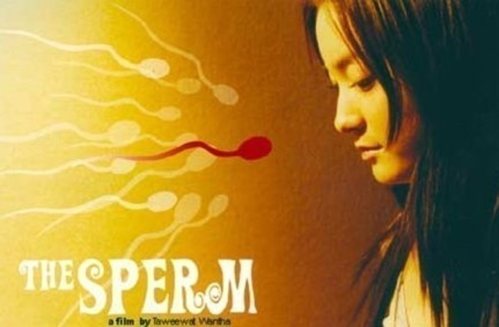 Jak ji přesvědčit, aby polkla? Fotografie ženy se sklopenou hlavou