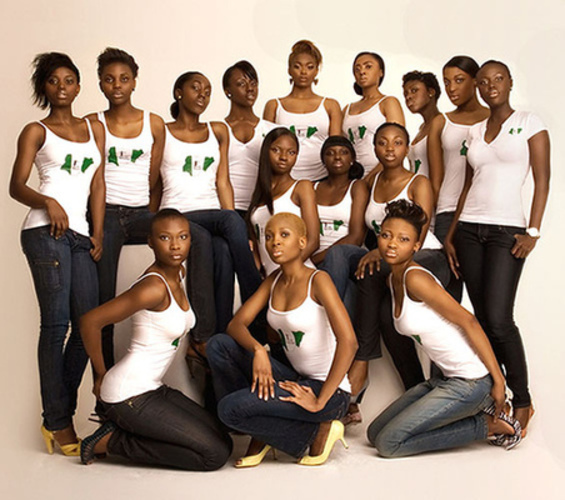 Je libo sexy čokoládku? Fotografie skupinky žen