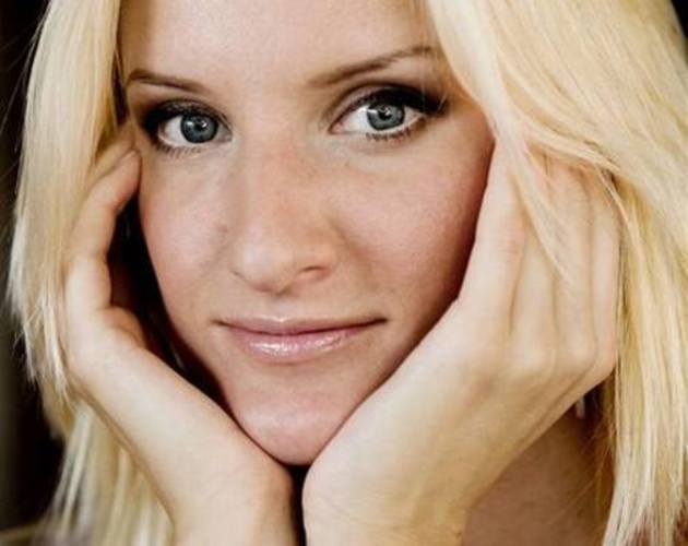 Adela Banášová – moderátorský klenot ze Slovenska Slovenská moderátorka Adéla Banášová na své propagační fotografii