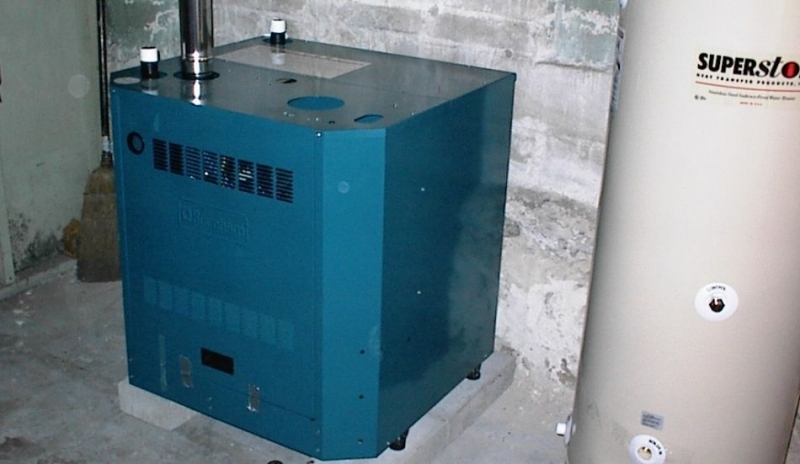 Snímek zobrazující stacionární plynový kotel