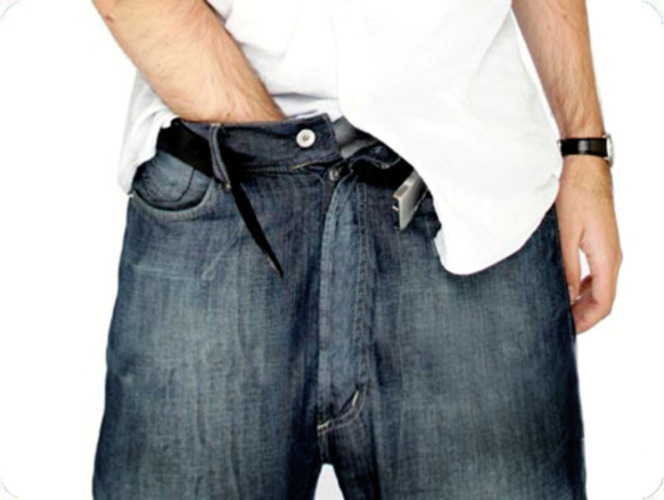 Když onanie byla fuj Fotografie muže, který má ruku v poklopci