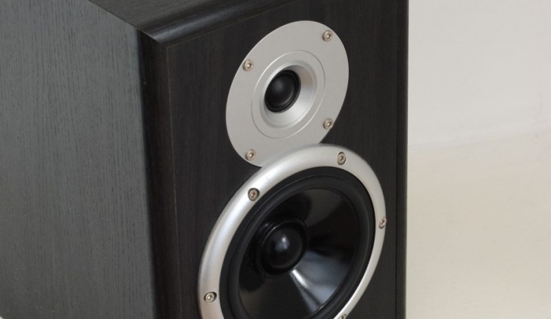 Každý reproduktor potřebuje kolem sebe dostatek místa.