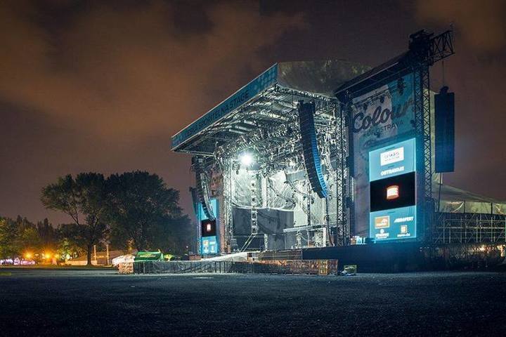 Ostrava žije Colours Osvětlené pódium Colours of Ostrava v podvečer