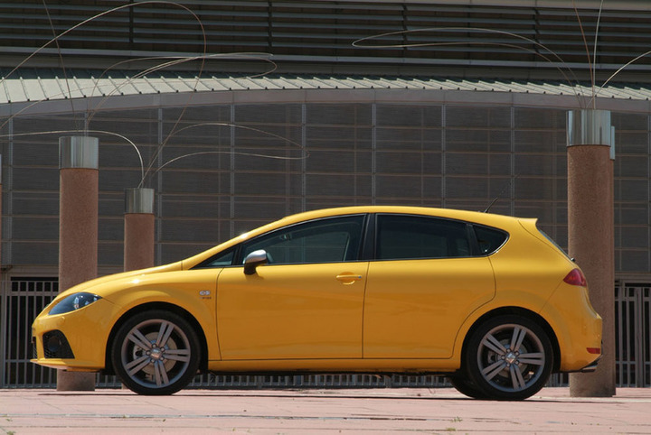 Kontrola auta před odjezdem na dovolenou automobil - seat leon