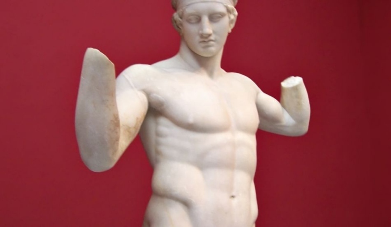 Fotografie mužské sochy bez ruk