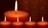Obrázek hořících svíček oranžové barvy