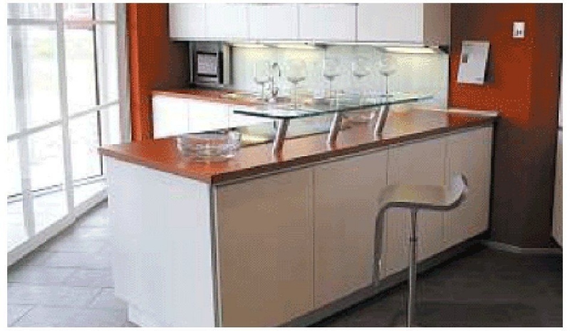 Fotografie barového pultu v kuchyni