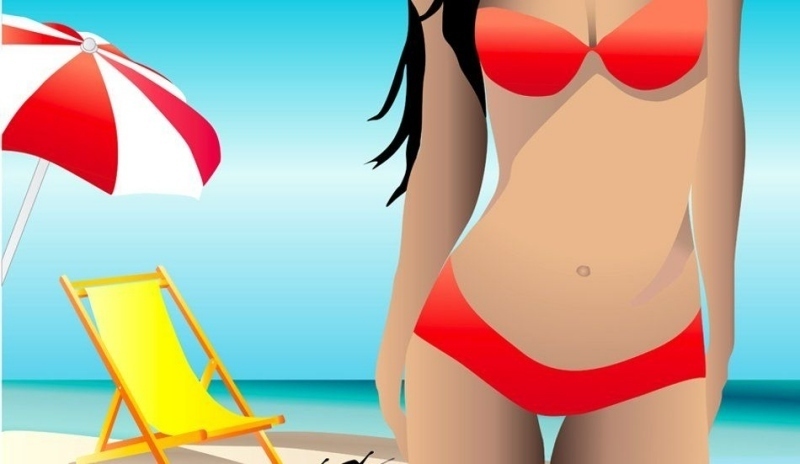 Snímek ženské postavy v plavkách s lehátkem a deštníkem v pozadí