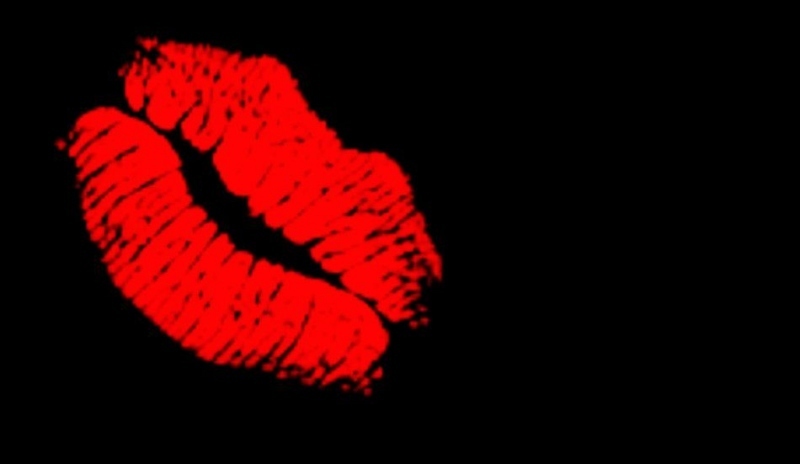 Červené rty na černém pozadí