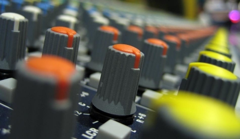 Fotografie zobrazující mixážní pult