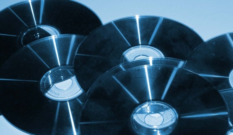 Černobílá fotografie gramofonových desek