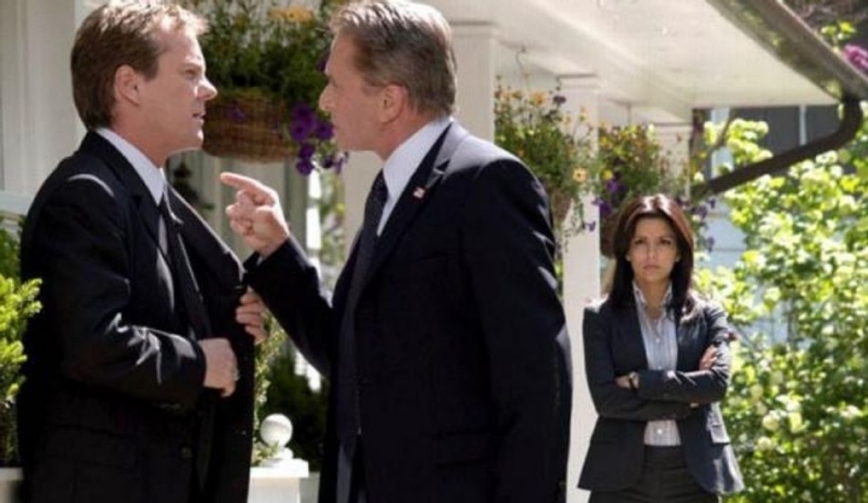 Američtí herci Keith Sutherland a Michael Douglas na záběru z filmu