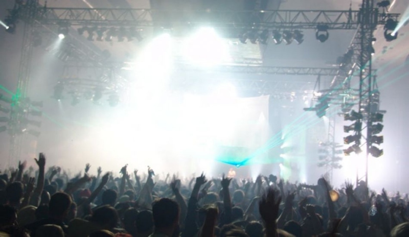 Foto fanoušků na koncertu DJ Tiesta