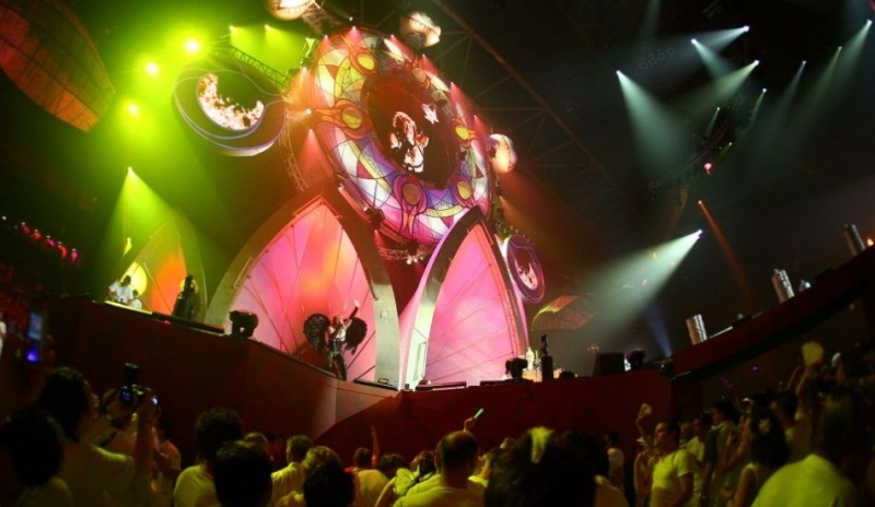 Snímek zachycující Sensation White 2006