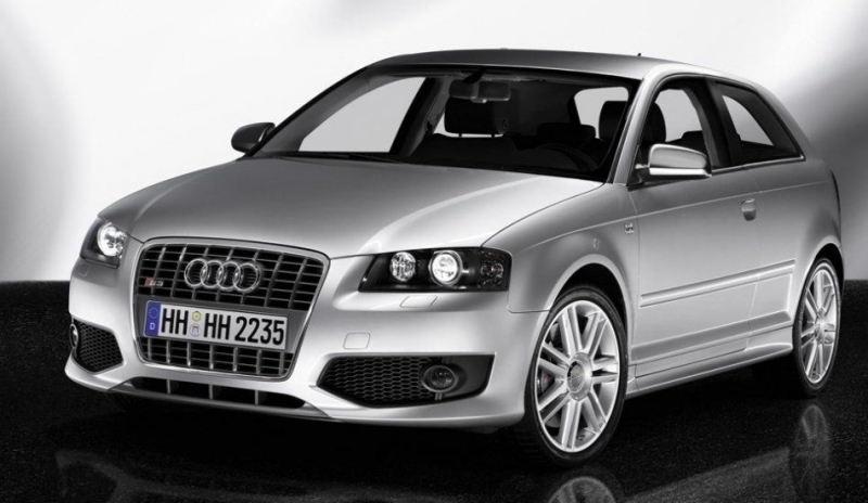 Audi zrychlí z 0 na 100 za pouhých 5.7 sekund a omezovač S3 váš adrenalin zastaví na hranici 250 km/h.