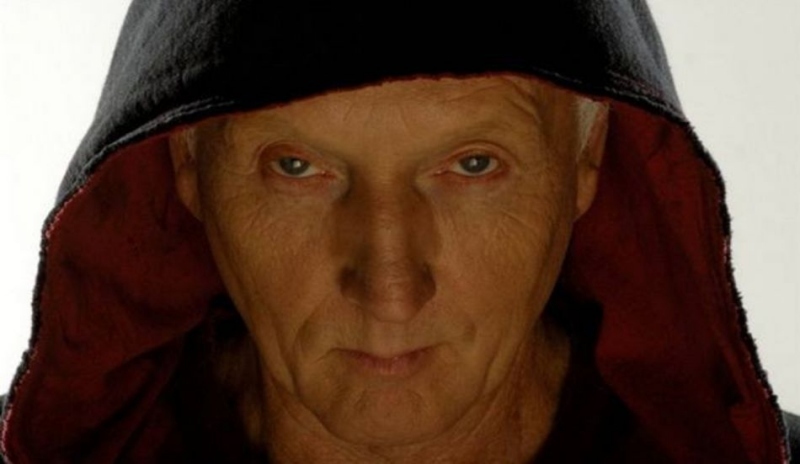 Snímek z filmu Saw 3-vrah, který si říká Jigsaw, nutí své oběti hrát nechutné a morbidní hry.