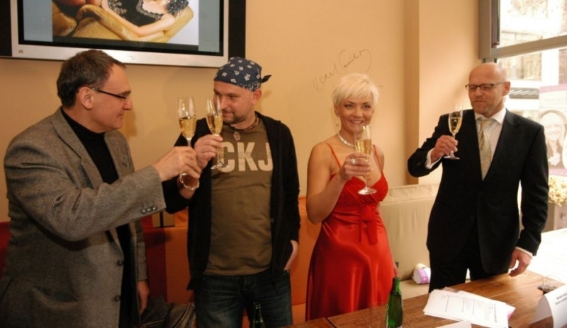 Přípitek pro šťastný start dalšího ročníku Miss Junior.