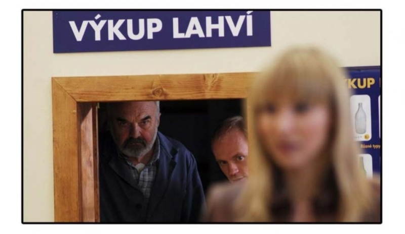 Snímek z filmu Vratné láhve