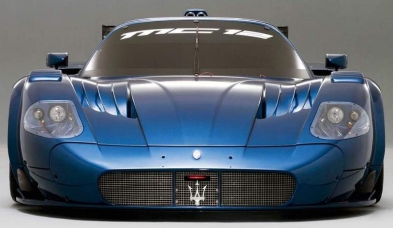Sportovní automobil Maserati MC 12