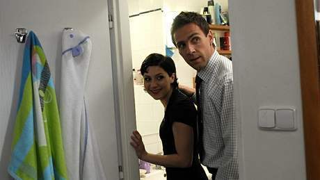 Ukázka z filmu Líbáš jako bůh, Issová - Vojtek