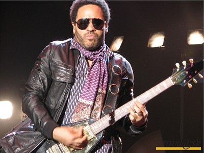 Lenny Kravitz s kytarou v ruce