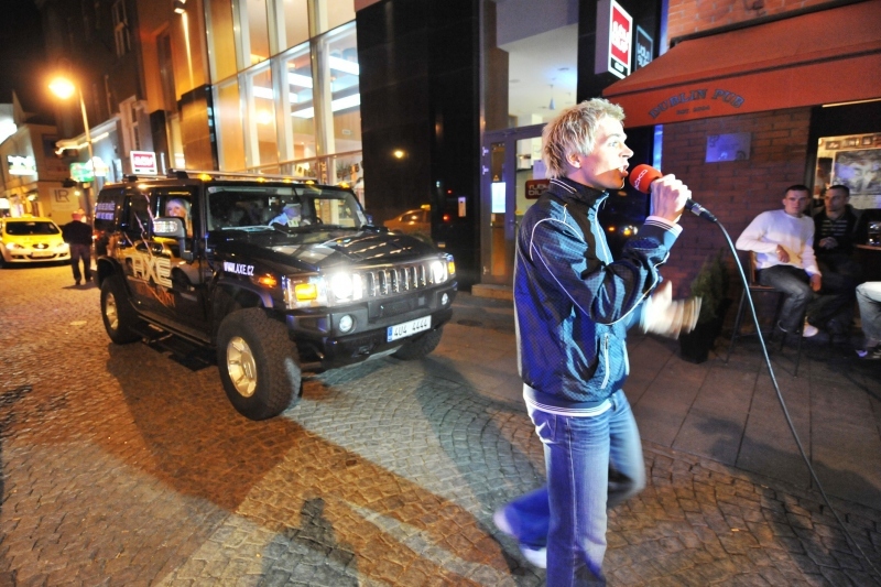 Obrázek z Axe Party kterou prováděl moderátor TV Óčko Jakub Kuba.