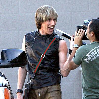 Sacha Cohen hraje roli homosexuálního reportéra Bruna