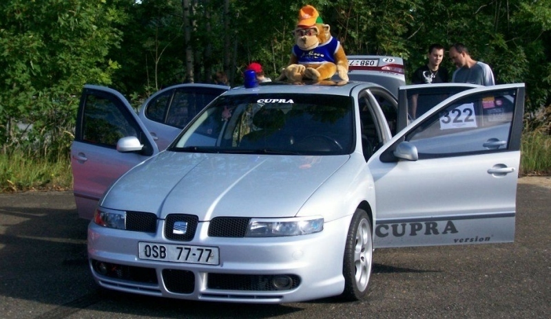 Snímek zachycující podzimní tunningový sraz v Kopřivnici 