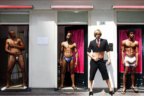 Sacha Cohen jako Bruno při focení v Amsterdamu