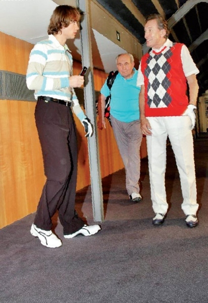 Setkání Filipa Tomsy a Karla Gotta v golfovém klubu