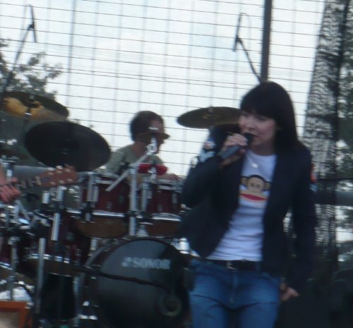 Zpěvačka Anna K na koncertu