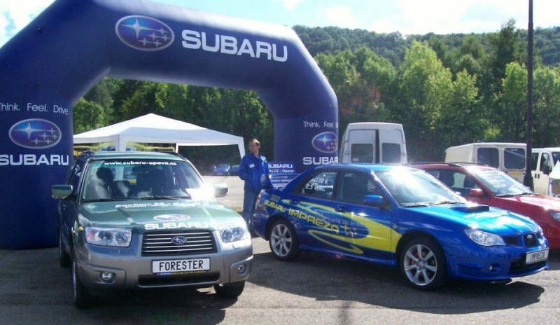 Obrázek zaparkovaných aut